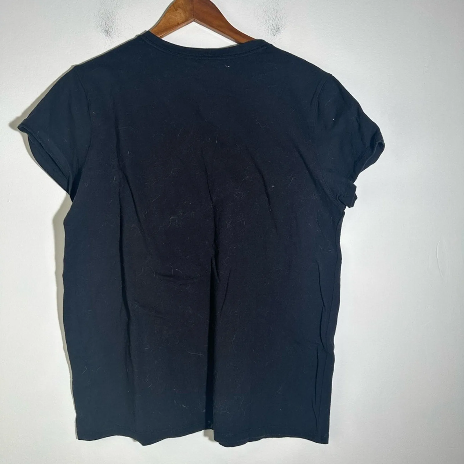 Blue Mountain Black V-Neck T-Shirt XL