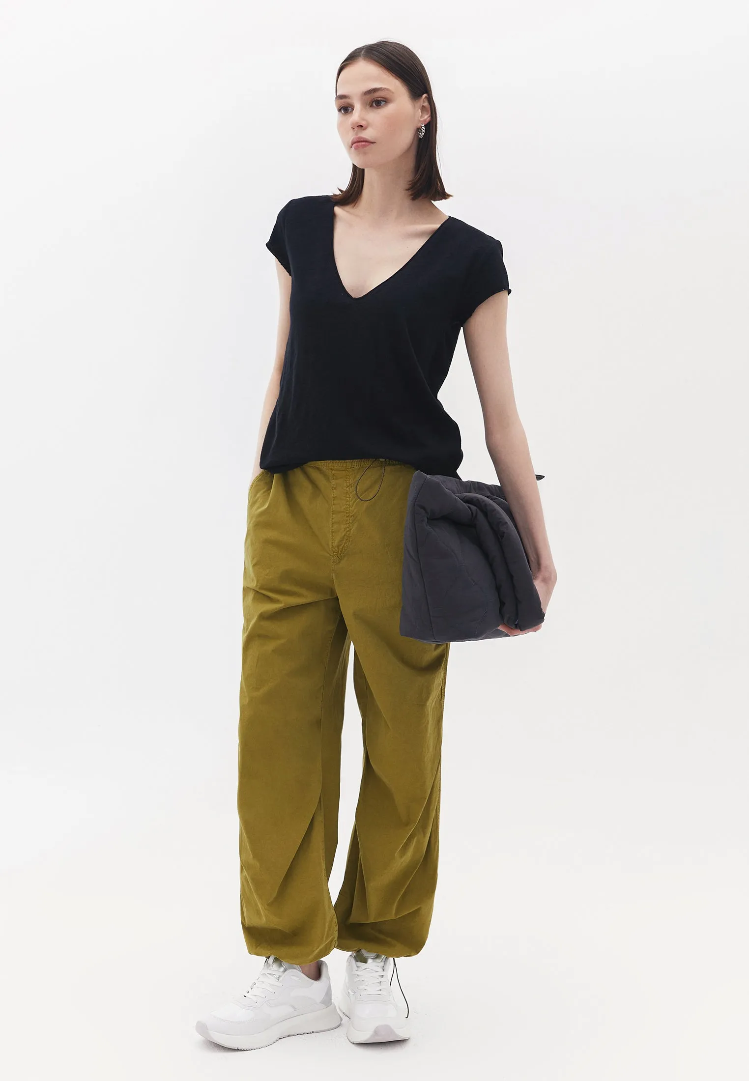 Lady Knitted V-Neck T-Shirt